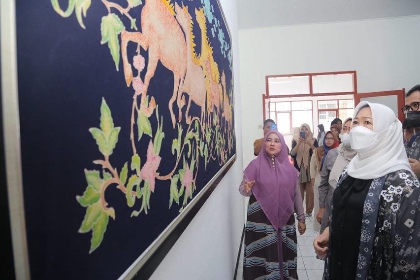 4d2746ec-0a6e-42e2-8d2e-924873a94c4b