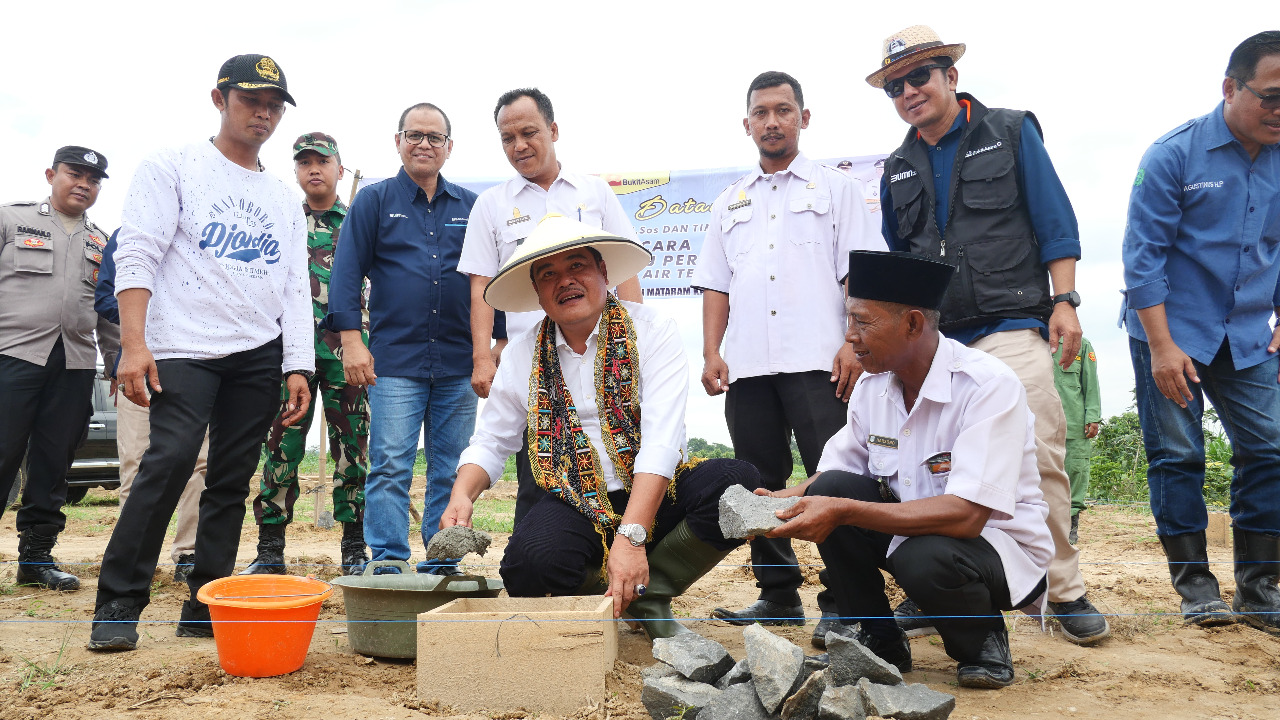 PT Bukit Asam memulai pembangunan PLTS berkapasitas 42 kilowatt peak (kWp) di Kampung Rejosari Mataram