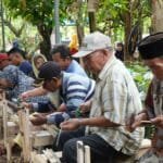 PTBA dan Paguyuban Krajan Berdayakan 1.127 Lansia Produksi Tusuk Sate PTBA dan Paguyuban Krajan Berdayakan 1.127 Lansia Produksi Tusuk Sate