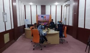 Manager Bagian Pekerjaan Dalam Keadaaan Bertegangan (PDKB) PLN UPT Palembang, Rachmad Fajar dan Manager Bagian Keuangan dan Umum di PLN UPT Palembang Mila saat menjadi narasumber di RRI Pro 1 Palembang Manager Bagian Pekerjaan Dalam Keadaaan Bertegangan (PDKB) PLN UPT Palembang, Rachmad Fajar dan Manager Bagian Keuangan dan Umum di PLN UPT Palembang Mila saat menjadi narasumber di RRI Pro 1 Palembang