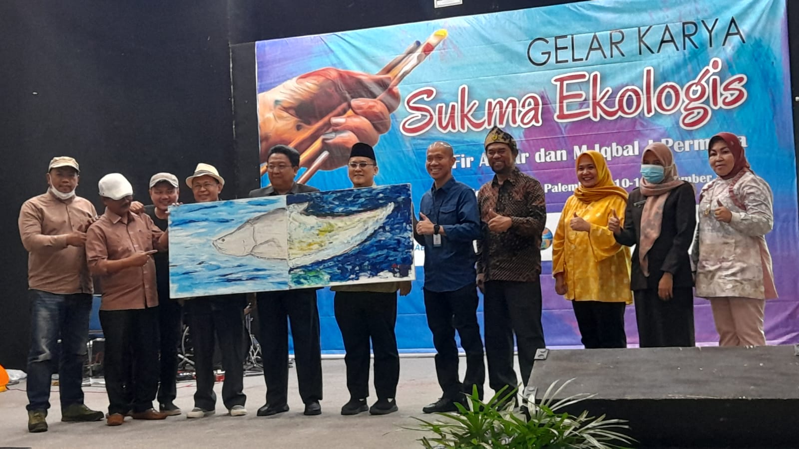 Foto bersama pada gelar karya, ‘Sukma Ekologis’ dalam karya Iqbal J Permana dan Fir Azwar di Auditorium RRI Palembang, Kamis (10/11/2022)