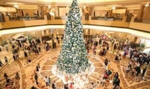 Kemeriahan perayaan Natal di salah satu pusat perbelanjaan di Uni Emirat Arab. (Foto: travel Abu Dhabi) Kemeriahan perayaan Natal di salah satu pusat perbelanjaan di Uni Emirat Arab. (Foto: travel Abu Dhabi)