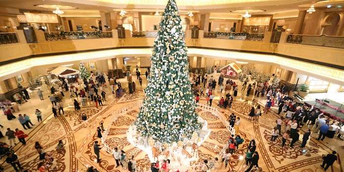 Kemeriahan perayaan Natal di salah satu pusat perbelanjaan di Uni Emirat Arab. (Foto: travel Abu Dhabi)