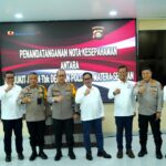 Penandatanganan Nota Kesepahaman (MoU) terkait Bantuan Pengamanan Pada Objek Vital Nasional di PT Bukit Asam Tbk Sumatera Selatan, Senin (26/12/2022)