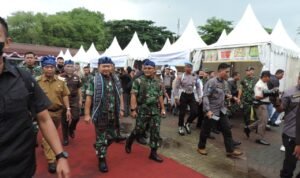 Kasad membuka Gebyar Expo UMKM dan Pameran Alutsista yang Diinisiasi Korem 064/MY, Senin (26/12/2022) Kasad membuka Gebyar Expo UMKM dan Pameran Alutsista yang Diinisiasi Korem 064/MY, Senin (26/12/2022)