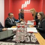Menteri Investasi/Kepala BKPM Bahlil Lahadalia (kedua dari kiri) bertemu dengan Keuangan Polandia Magdalena Rzeczkowska (kanan) di Davos, Swiss Menteri Investasi/Kepala BKPM Bahlil Lahadalia (kedua dari kiri) bertemu dengan Keuangan Polandia Magdalena Rzeczkowska (kanan) di Davos, Swiss