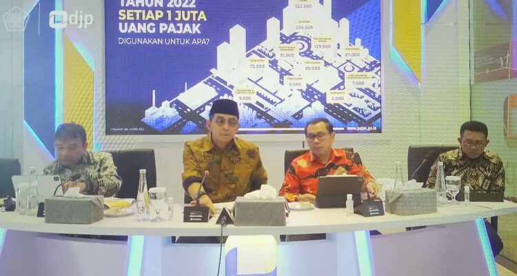 Dirjen Pajak Suryo Utomo (tengah) dalam media briefing Informasi Perpajakan Terkini  