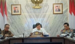 Menko Perekonomian Airlangga Hartarto (tengah) mengumumkan Program Kartu Prakerja Skema Normal Menko Perekonomian Airlangga Hartarto (tengah) mengumumkan Program Kartu Prakerja Skema Normal