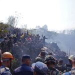 Tim penyelamat berkumpul di lokasi kecelakaan pesawat di Pokhara, Nepal, 15 Januari 2023/Bloomberg/AFP - Getty Images