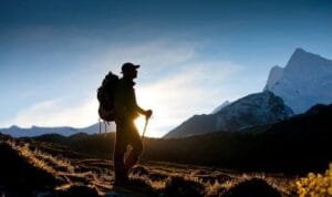 lustrasi mendaki gunung. (Foto: istimewa) lustrasi mendaki gunung. (Foto: istimewa)