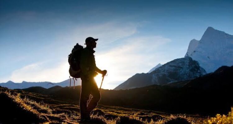 lustrasi mendaki gunung. (Foto: istimewa)