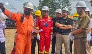 SKK Migas bersama KKKS PetroChina International Jabung Ltd menerima Wakil Menteri Tenaga Kerja RI Afriansyah Noor di area NEB#9 dan area WBD-7 di Kabupaten Tanjung Jabung Barat, Provinsi Jambi SKK Migas bersama KKKS PetroChina International Jabung Ltd menerima Wakil Menteri Tenaga Kerja RI Afriansyah Noor di area NEB#9 dan area WBD-7 di Kabupaten Tanjung Jabung Barat, Provinsi Jambi