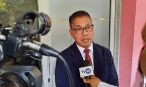 Firdaus Komar saat diwawancarai usai sidang terbuka promosi Doktor FISIP Unsri, Rabu (4/1/2023) Firdaus Komar saat diwawancarai usai sidang terbuka promosi Doktor FISIP Unsri, Rabu (4/1/2023)