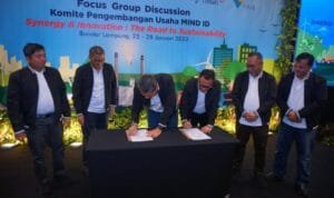Penandatanganan MoU antara PT Bukit Asam Tbk (PTBA) dan PT Timah Tbk tentang pengembangan Pembangkit Listrik Tenaga Surya (PLTS) di lokasi operasional PT Timah