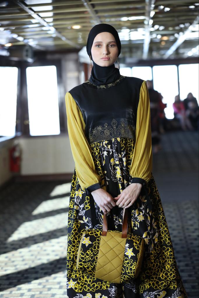 Batik Kujur khas Muara Enim dengan warna-warna cerah tampil di New York Indonesia Fashion Week yang diselenggarakan pada 11 Februari 2023 di Pier 36 Cruise Ship 299, South Street New York, Amerika Serikat (AS)