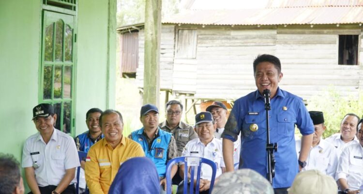 Gubernur Sumatera Selatan bersama dengan General Manager UID S2JB melakukan survey lokasi bersama menuju salah satu lokasi dusun yang belum berlistrik yaitu Dusun Saluran Desa Kenten Laut Kabupaten Banyuasin, Rabu (15/2/2023)