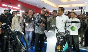 Presiden RI Joko Widodo saat membuka pameran otomotif tahunan The 30th Indonesia International Motor Show (IIMS) 2023 Presiden RI Joko Widodo saat membuka pameran otomotif tahunan The 30th Indonesia International Motor Show (IIMS) 2023
