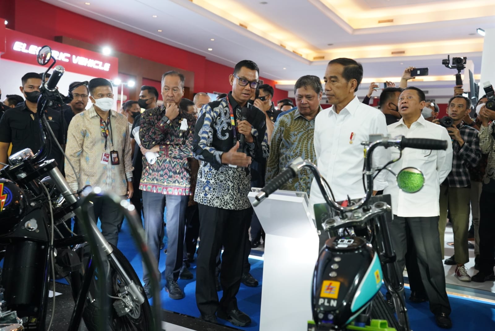 Presiden RI Joko Widodo saat membuka pameran otomotif tahunan The 30th Indonesia International Motor Show (IIMS) 2023