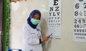 PT Bukit Asam Tbk (PTBA) bekerja sama dengan RS Bukit Asam Medika (RS BAM) menggelar kegiatan Eye Clinic Go to School