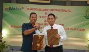 Penandatanganan perjanjian dilakukan oleh Direktur Sumber Daya Manusia PTBA Suherman dan Kepala Kejari Muara Enim Ahmad Nuril Alam, Rabu (1/3/2023) di Hotel Saka Muara Enim