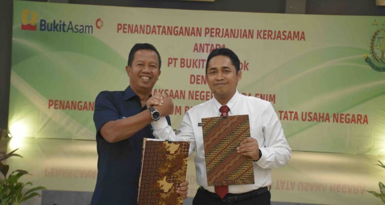 Penandatanganan perjanjian dilakukan oleh Direktur Sumber Daya Manusia PTBA Suherman dan Kepala Kejari Muara Enim Ahmad Nuril Alam, Rabu (1/3/2023) di Hotel Saka Muara Enim