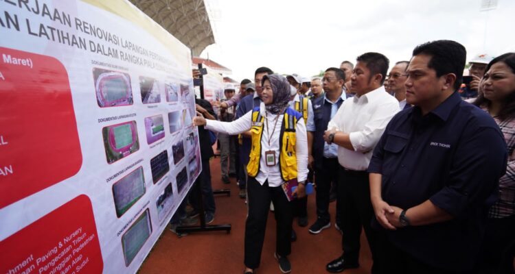 Ketua Panitia Penyelenggara FIFA U-20 World Cup 2023 (LOC), Erick Thohir saat meninjau Stadion Jakabaring Palembang