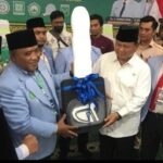 Badan Komunikasi Pemuda Remaja Masjid Indonesia (BKPRMI) menganugerahi Menteri Pertahanan (Menhan) Prabowo Subianto Tokoh Peduli Santri TK TPA Al Quran BKPRMI 2023