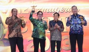 Direktur Utama PT Bukit Asam Tbk (PTBA) Arsal Ismail memperoleh penghargaan The Best CEO Perusahaan BUMN & Anak Perusahaan BUMN Tbk kategori CEO Strategic Orientation dalam ajang Anugerah BUMN 2023