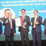 Direktur Utama PT PLN (Persero), Darmawan Prasodjo kembali dianugerahi penghargaan “The Best CEO for Corporate Digital Transformation of The Year”