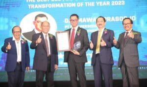 Direktur Utama PT PLN (Persero), Darmawan Prasodjo kembali dianugerahi penghargaan “The Best CEO for Corporate Digital Transformation of The Year” Direktur Utama PT PLN (Persero), Darmawan Prasodjo kembali dianugerahi penghargaan “The Best CEO for Corporate Digital Transformation of The Year”