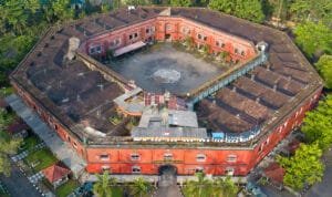 Megahnya Benteng Van Der Wijck di Desa Sidayu, Gombong, Kebumen (Shutterstock/ Dedygold) Megahnya Benteng Van Der Wijck di Desa Sidayu, Gombong, Kebumen (Shutterstock/ Dedygold)