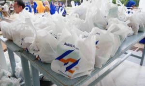 PT Bukit Asam Tbk (PTBA) membagikan paket sembako untuk para guru honorer di wilayah sekitar perusahaan, Senin (3/4//2023) di Masjid Jami' Bukit Asam PT Bukit Asam Tbk (PTBA) membagikan paket sembako untuk para guru honorer di wilayah sekitar perusahaan, Senin (3/4//2023) di Masjid Jami' Bukit Asam