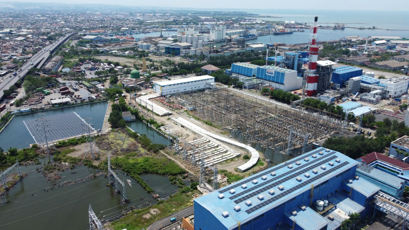 PT PLN (Persero) mencatatkan sejarah baru karena telah sukses mengoperasikan PLTS Apung terbesar di Indonesia