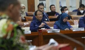 Direktur Distribusi PLN, Adi Priyanto saat Rapat Dengar Pendapat bersama Komisi VI DPR RI, Selasa (11/4) Direktur Distribusi PLN, Adi Priyanto saat Rapat Dengar Pendapat bersama Komisi VI DPR RI, Selasa (11/4)