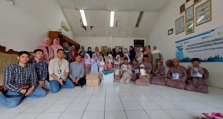 YBM PLN UID S2JB memberikan bantuan berupa bingkisan Ramadhan untun kaum dhuafa, serta mengajak belanja bersama anak yatim & dhuafa dari 20 panti asuhan di Kota Palembang