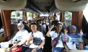 Kementerian BUMN secara resmi melepas keberangkatan para pemudik yang mengikuti program mudik gratis bertajuk ‘Mudik Dinanti, Mudik di Hati Bersama BUMN 2023’ di Kantor Pusat PLN, Jakarta, Selasa (18/04)