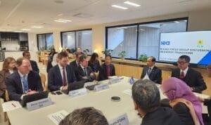 Direktur Utama PT PLN (Persero) Darmawan Prasodjo melakukan diskusi secara intensif dengan International Energy Agency (IEA)