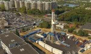 PLN bersama Asosiasi Geothermal Perancis melihat langsung ke proyek Geothermal Direct Use di kawasan padat penduduk Geothermie de Bagneux, Paris, Prancis yang dikelola dalam naungan Asosiasi GEODEEP, Rabu (18/4)