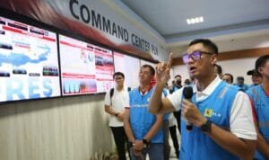 Dirut PT PLN (Persero) Darmawan Prasodjo mengawal langsung sistem kelistrikan lokasi-lokasi penyelenggaraan Konferensi Tingkat Tinggi (KTT ASEAN) melalui Pos Komando atau Command Center kelistrikan di Labuan Bajo