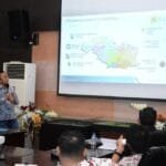 Manager UP3 Lahat, M. Syafdinnur didampingi Manager Unit Layanan Muara Dua, Fitria Velayati, menjalin sinergi dengan Bupati OKU Selatan, Jumat (5/5/2023) di Kantor Bupati Pemda OKU Selatan. Manager UP3 Lahat, M. Syafdinnur didampingi Manager Unit Layanan Muara Dua, Fitria Velayati, menjalin sinergi dengan Bupati OKU Selatan, Jumat (5/5/2023) di Kantor Bupati Pemda OKU Selatan.