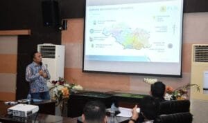 Manager UP3 Lahat, M. Syafdinnur didampingi Manager Unit Layanan Muara Dua, Fitria Velayati, menjalin sinergi dengan Bupati OKU Selatan, Jumat (5/5/2023) di Kantor Bupati Pemda OKU Selatan.