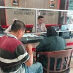 Korban pembegalan sadis, Vandea Helga Fany didampingi orangtuanya melapor ke Polsek Sukarami Palembang. Korban pembegalan sadis, Vandea Helga Fany didampingi orangtuanya melapor ke Polsek Sukarami Palembang.