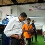 Menparekraf RI, Sandiaga Uno terlihat antusias mencoba dan membeli beragam produk UMKM binaan PT PLN (Persero)