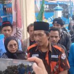 Aliansi Organisasi Ke-Pemudaan (OKP) Bersatu Peduli Rakyat di Kabupaten Lahat saat orasi di depan kantor DPRD Lahat, Selasa (16/5/2023)