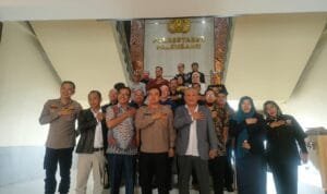 Puluhan Pedagang Perhimpunan Pemilik dan Penghuni Satuan Rumah Susun saat bertemu dengan Kapolrestabes Palembang