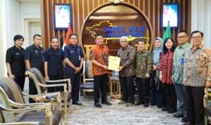 Herman Deru ketika menerima kunjungan kerja Panitia Pemilihan Rektor Unsri di ruang tamu Gubernur, Kamis (8/6).