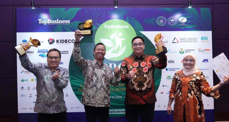 PT Bukit Asam Tbk (PTBA) sukses meraih 3 penghargaan dalam ajang TOP CSR Awards 2023