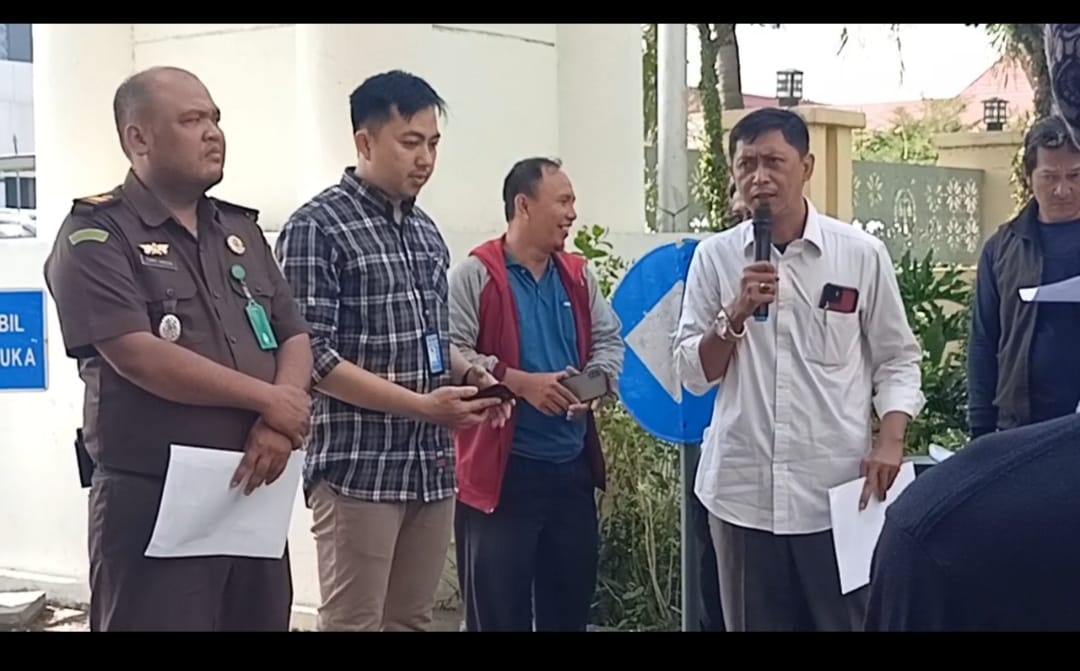 Puluhan warga tergabung DPW Masyarakat Sadar Korupsi Indonesia (MSKI-I) Sumsel Mendatangi Kejari Palembang, Pada Kamis (3/8/2023)