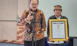 Eros Jarot Raih Anugerah Tokoh Pejuang Kemerdekaan Pers