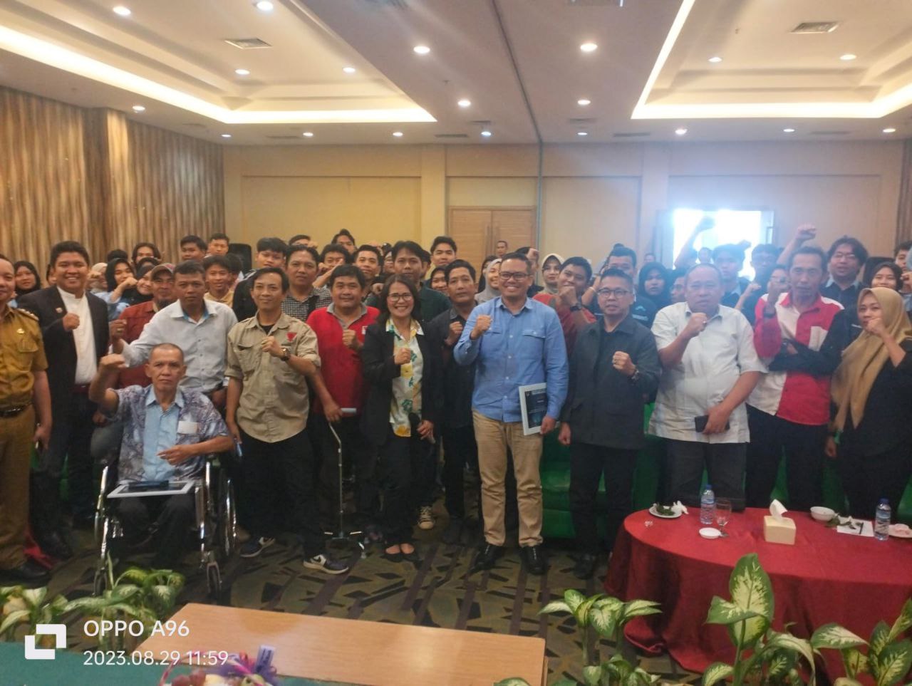 Jurnalis Online Sriwijaya bersama Polda Sumsel mendeklarasikan Pemilu Damai 2024 melalui rangkaian kegiatan diskusi terbuka di Hotel Maxone Palembang, Selasa (29/08)